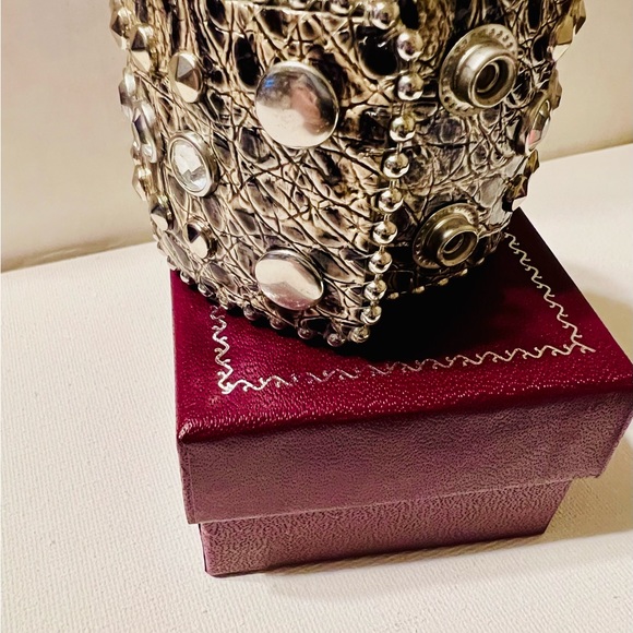 Unbranded Gen. Leather Reptile Embossed w Faux Stones w Iridescent Crystal Cross - Picture 2 of 3